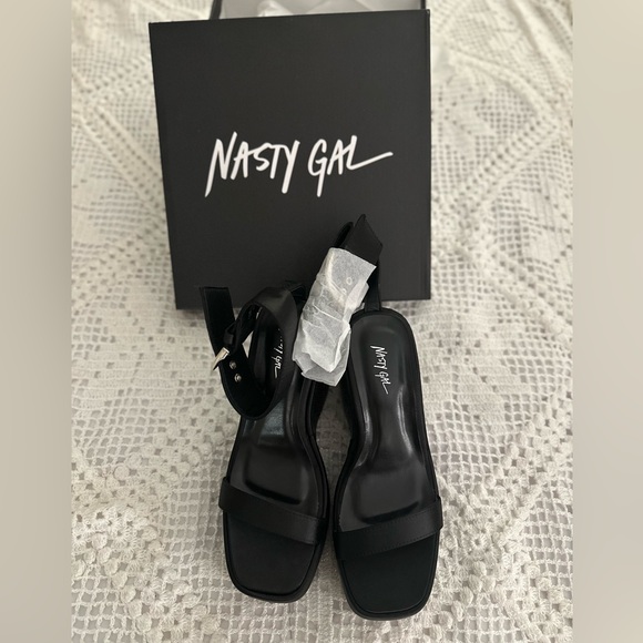 NWT Satin Buckle Detail Wedges - Picture 7 of 7